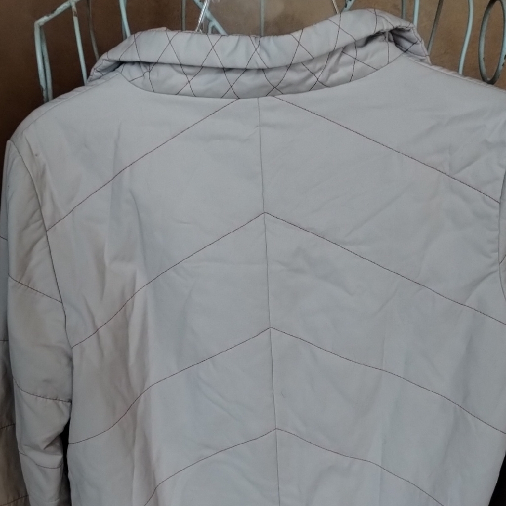 Elegant White Trench Coat with Red Floral Design - Picture 6 of 15